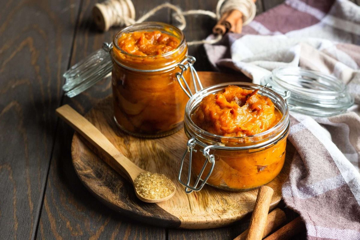 pumpkin-butter-smoked-in-jars