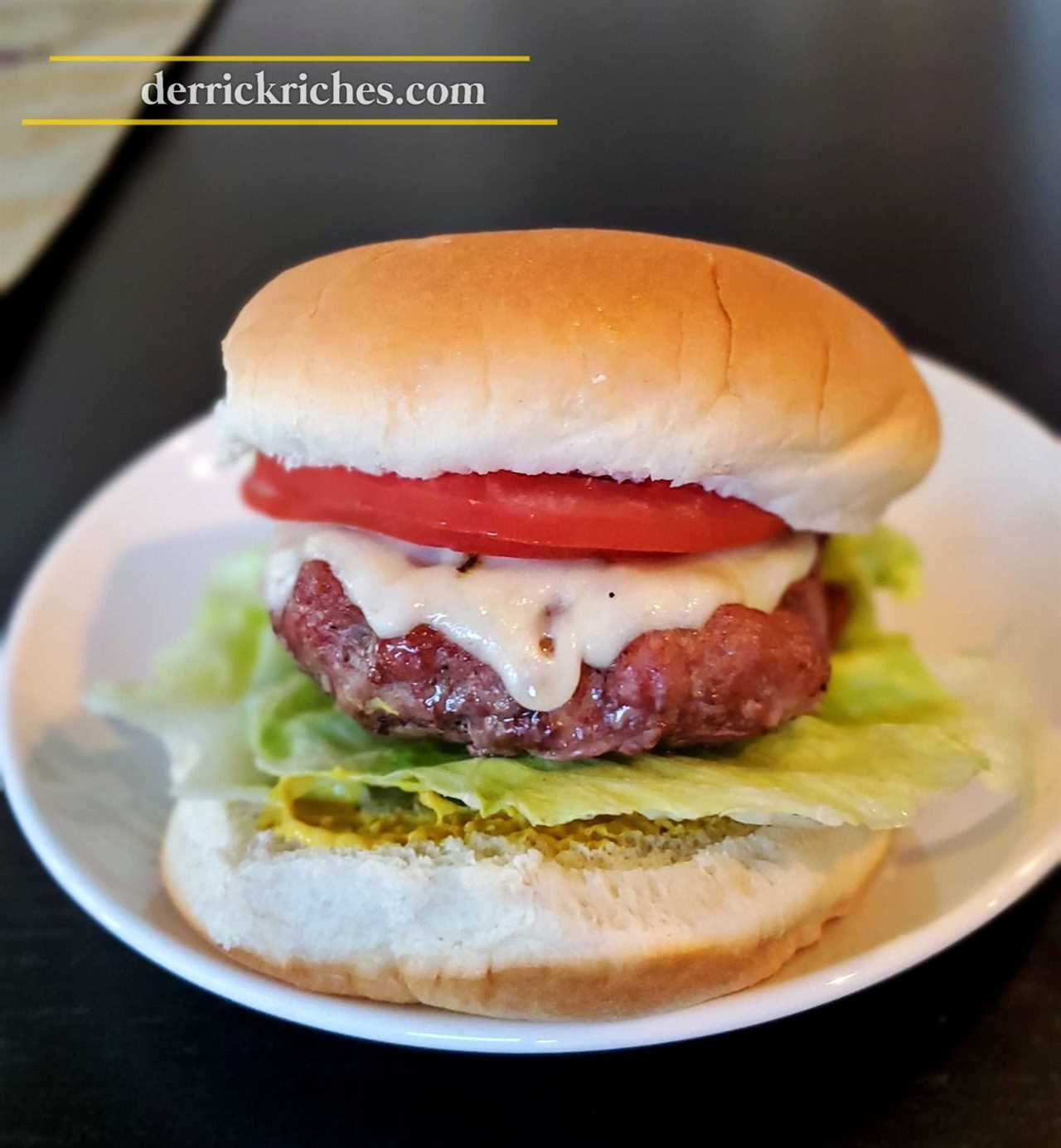 poultry sandwich on a plate