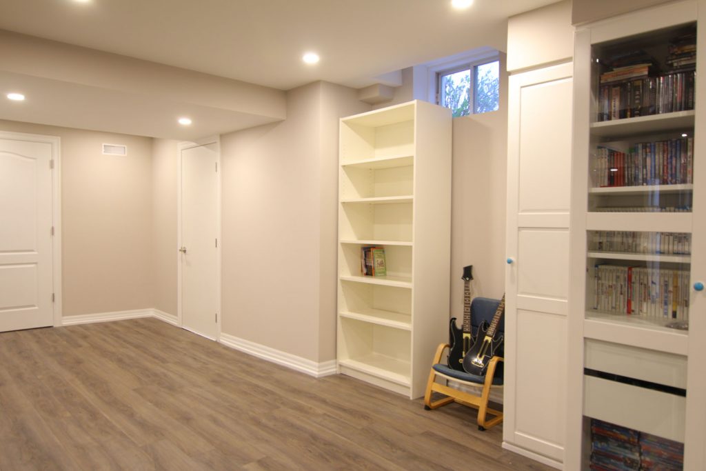 walk-in-shower-basement-renovation-oakville