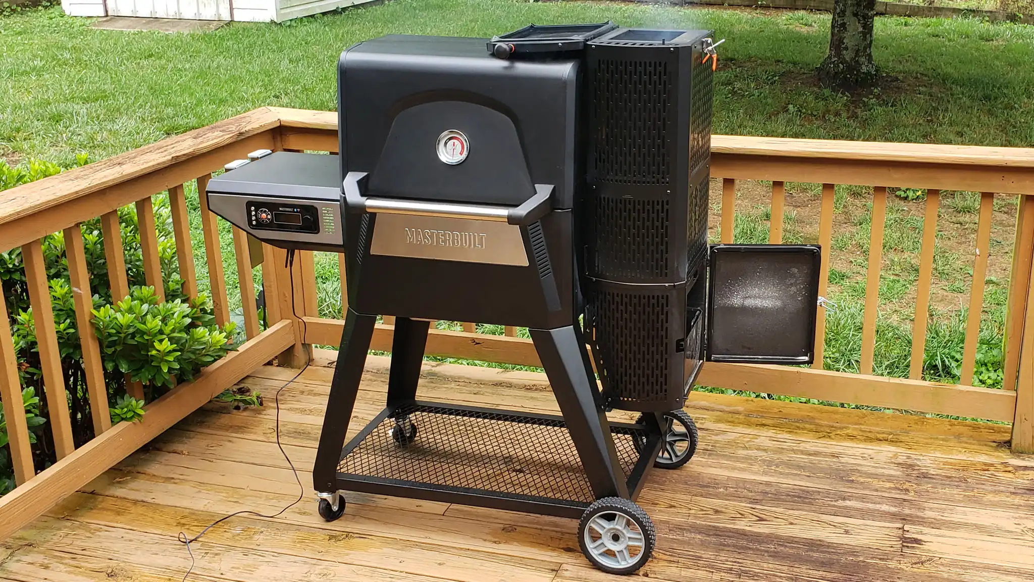 Masterbuilt Gravity Series 560 Digital Charcoal Grill & Smoker