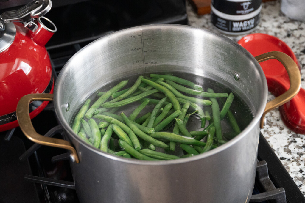 green beans in a pot of water