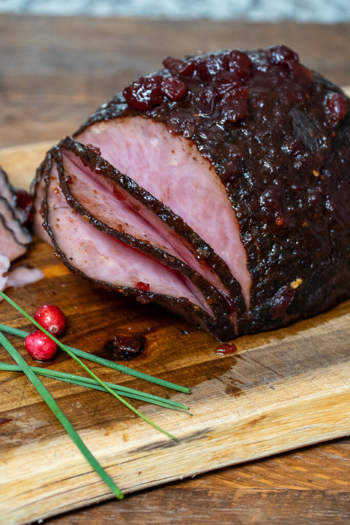 sliced ham with cranberry glaze