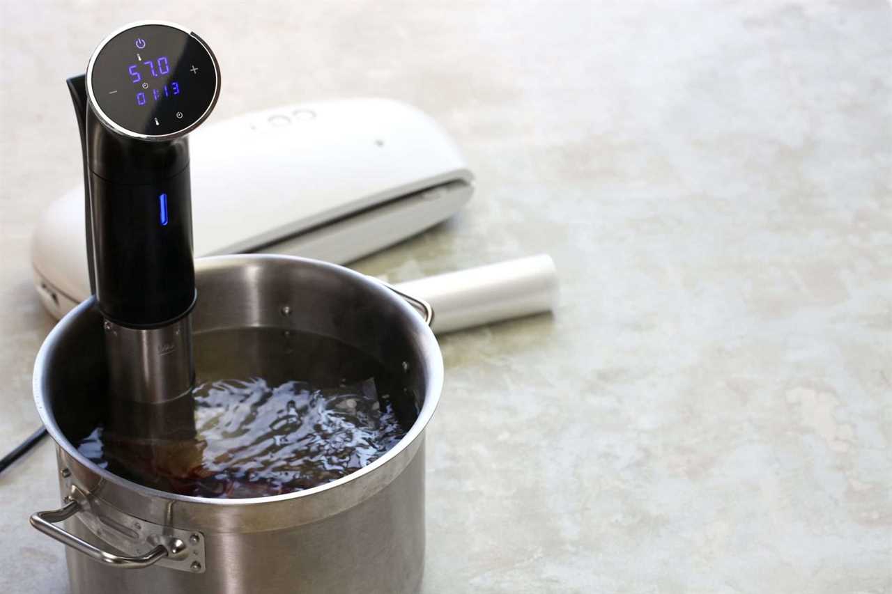 Sous vide device in pot with water