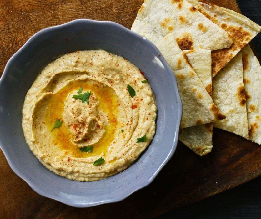 hummus-smoked-with-pita-bread