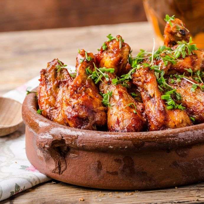 honey-sriracha-wings-in-serving-dish