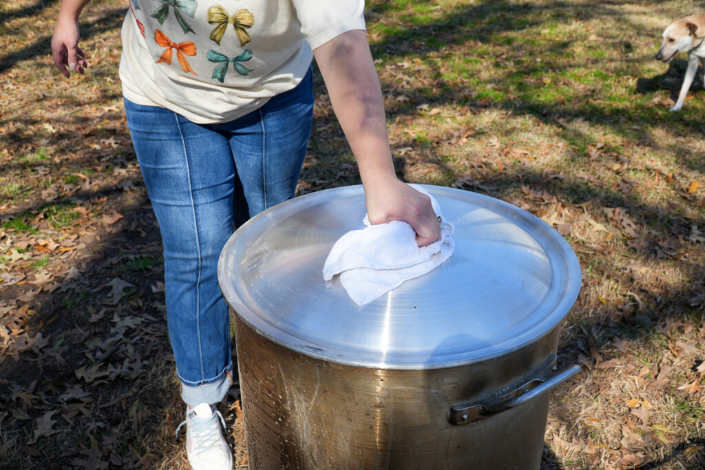 a women putting the lid on a stockpot