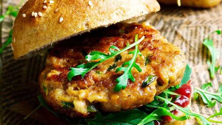 Chicken Burgers (Avocado & Red Pepper)