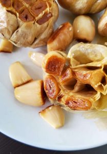 Removing garlic cloves