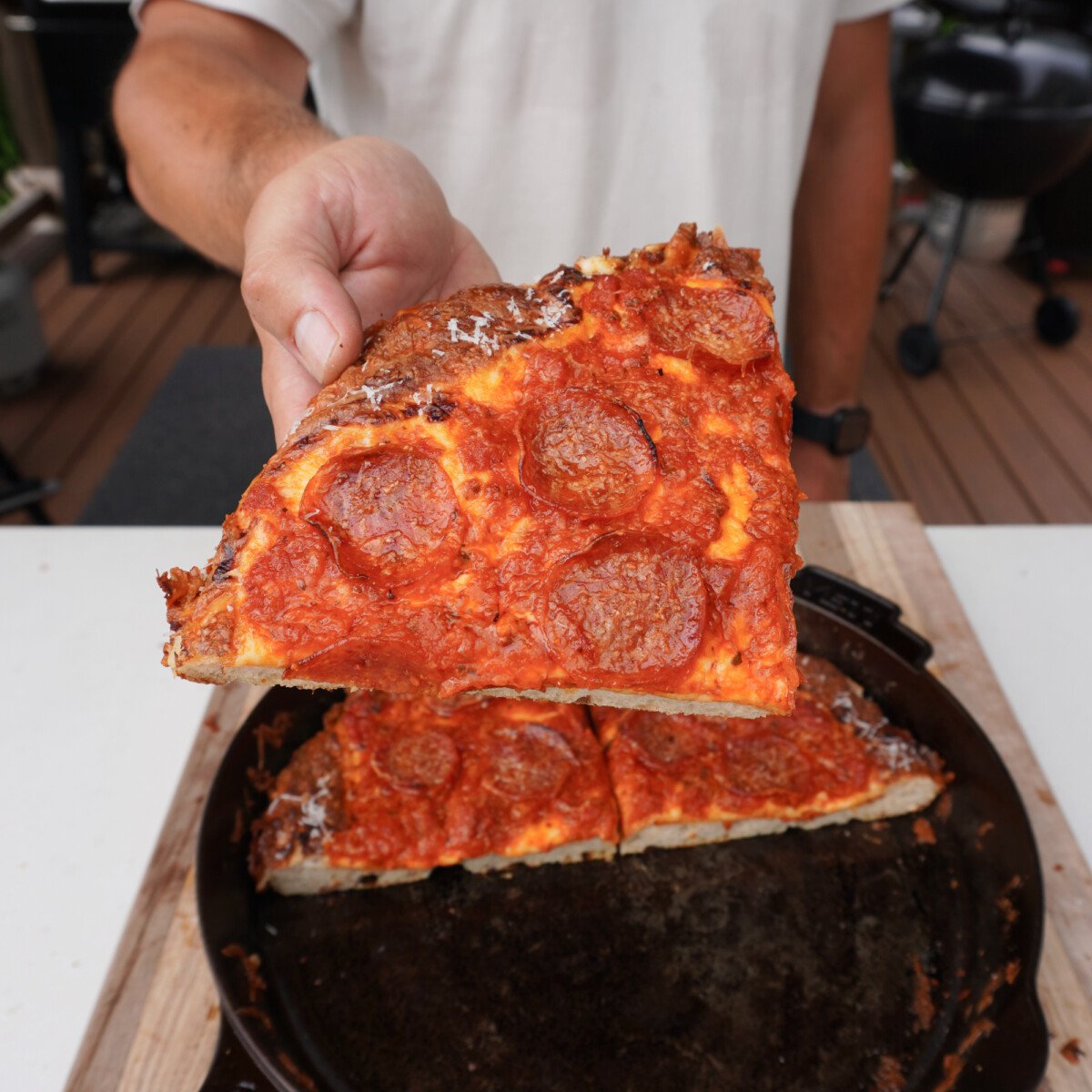 easy cast iron pizza slice.