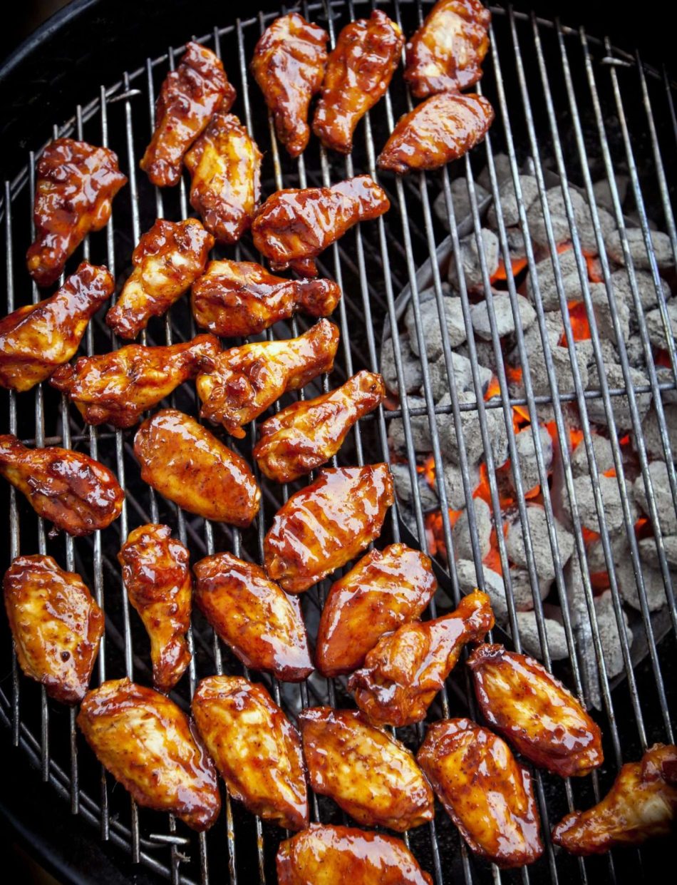 two-zone-charcoal-set-up-for-wings-scaled