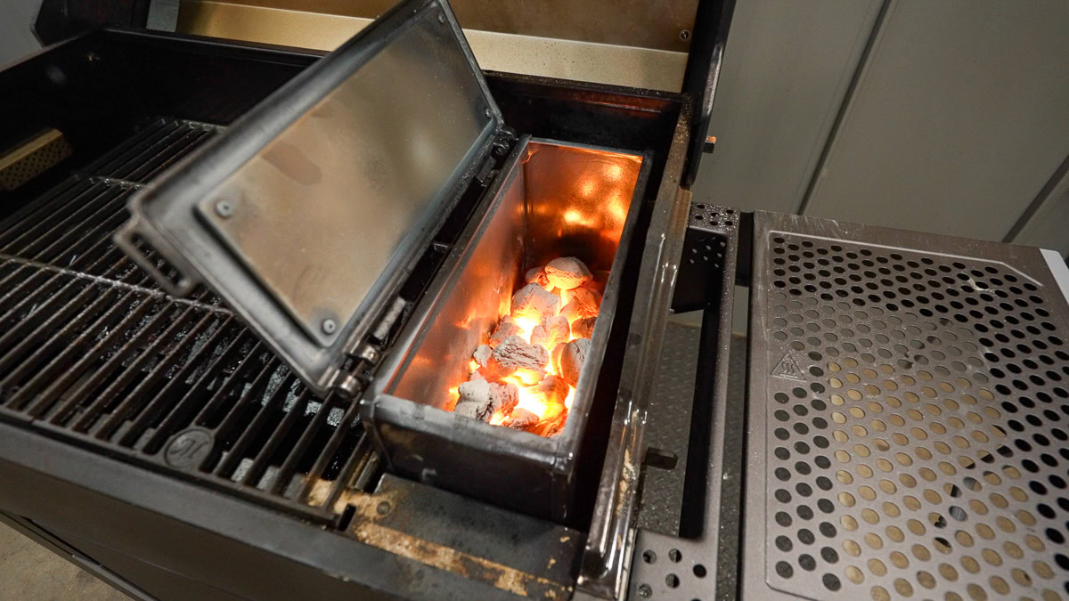 Masterbuilt AutoIgnite 545 Digital Charcoal Grill Review