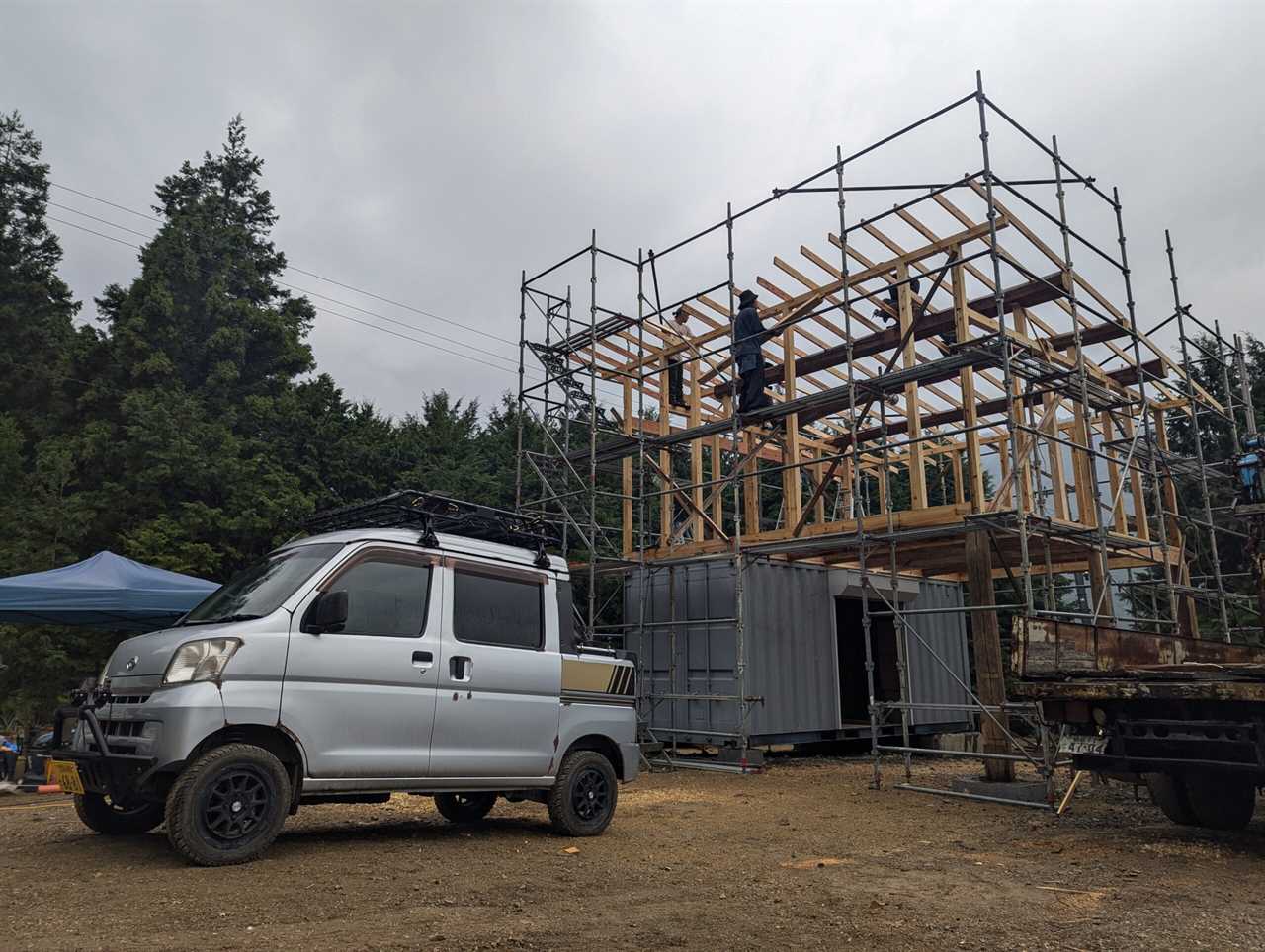 Operation Daihatsu Deck Van: A Diff Lock, Brush Guard, Winch & More