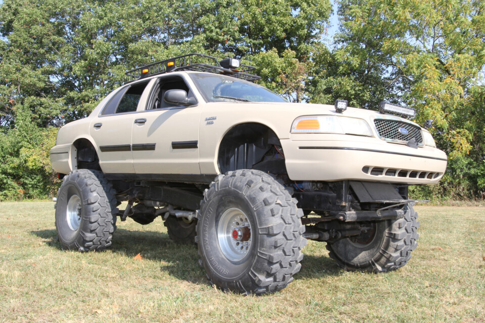 Crown Vic P71 High-Boy: The Big-Block 4×4 Nobody Expected