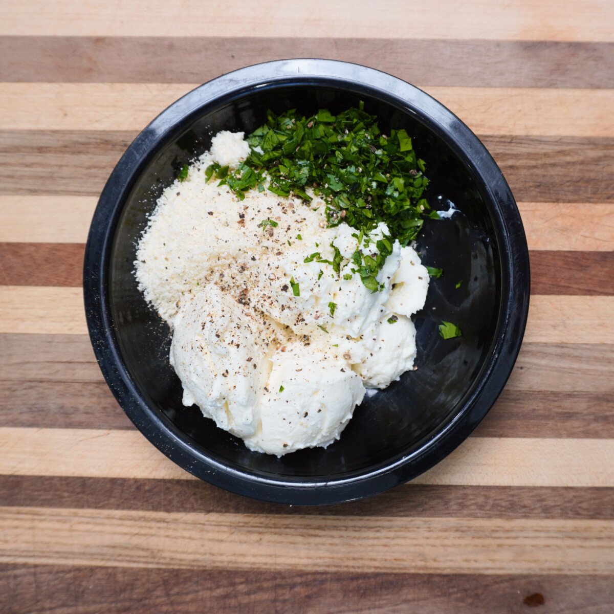 Ricotta cheese mixture.