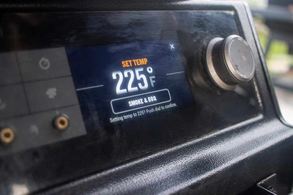 the traeger ironwood temperature set at 225F