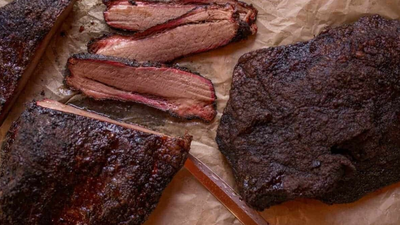 Texas-Style Smoked Brisket Recipe (Tender & Juicy)