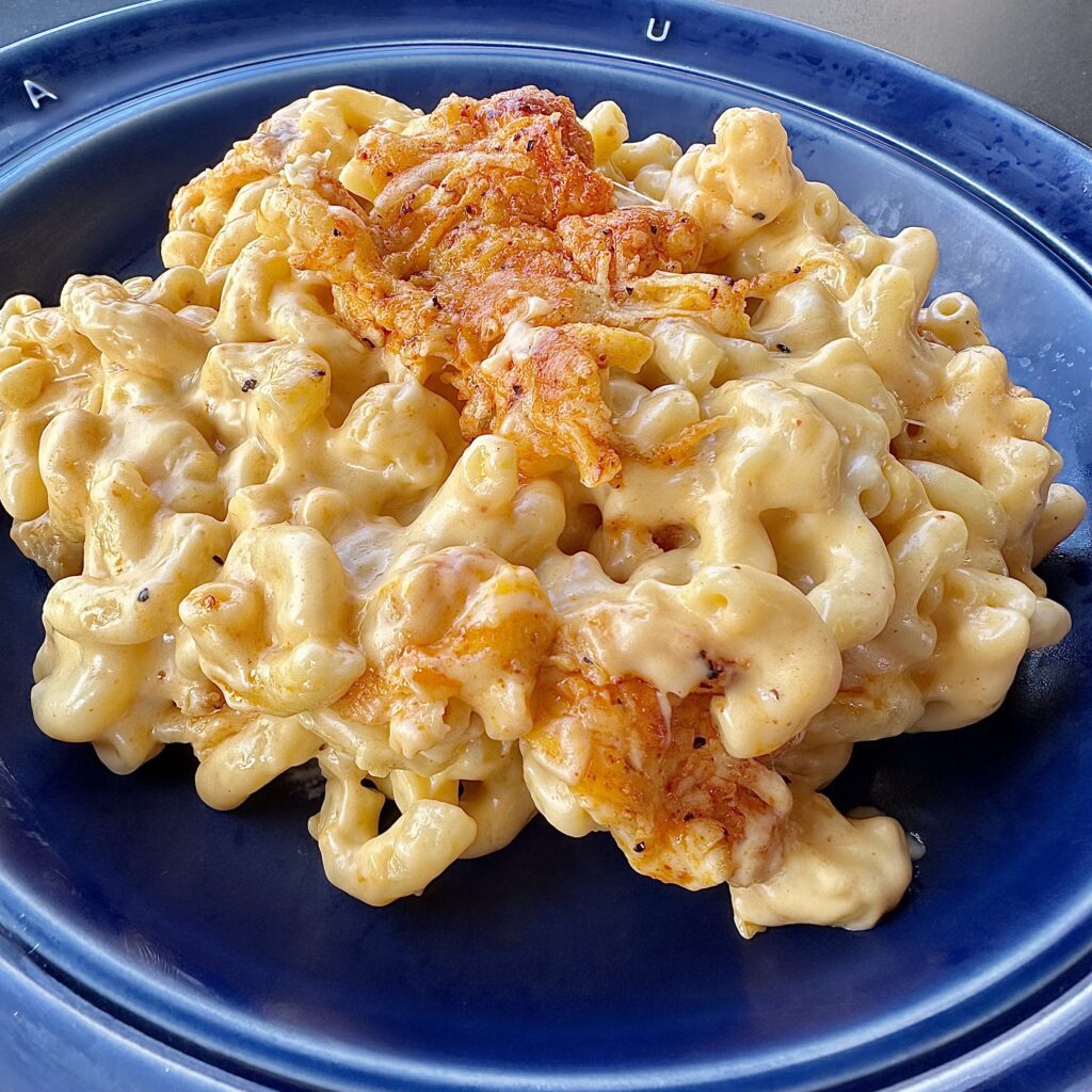 smoked mac and cheese plated.
