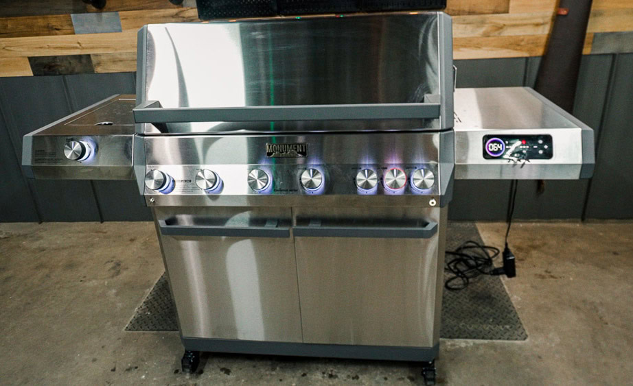 Monument Eminence 605 Gas Grill