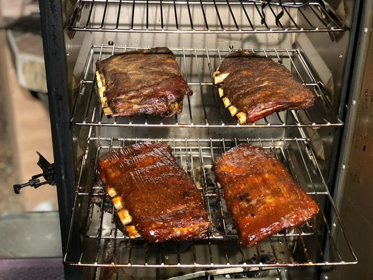 smoking pork ribs in smoking meat in Masterbuilt MB20071117