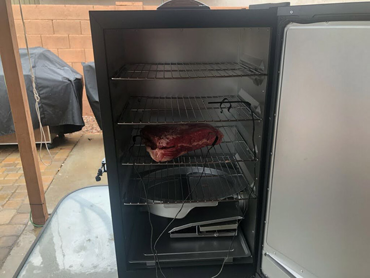 smoking meat in Masterbuilt MB20071117