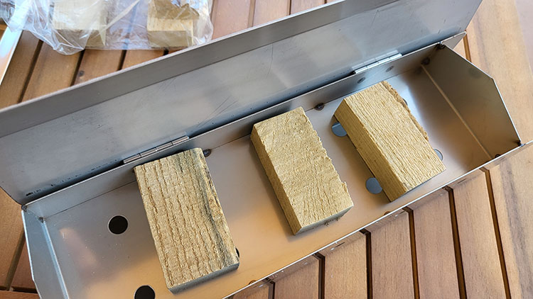 Smokin Tex Pro 1400 wood box with wood chunks