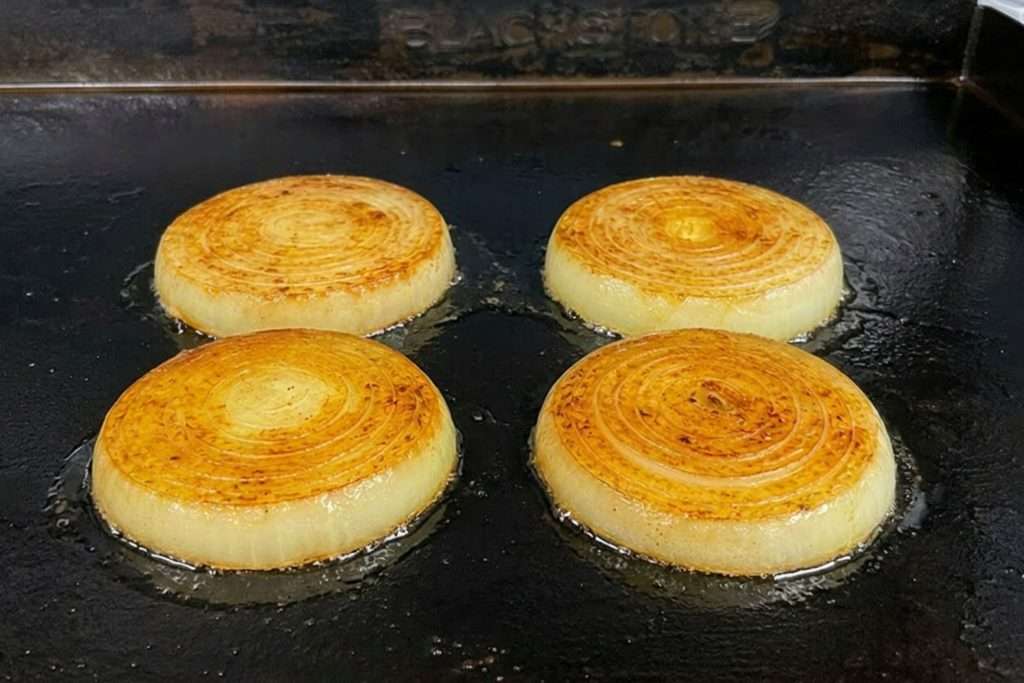 onion-rounds-on-griddle