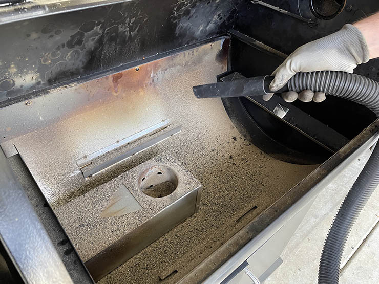 cleaning pellet grill cooking chamber with shop vac
