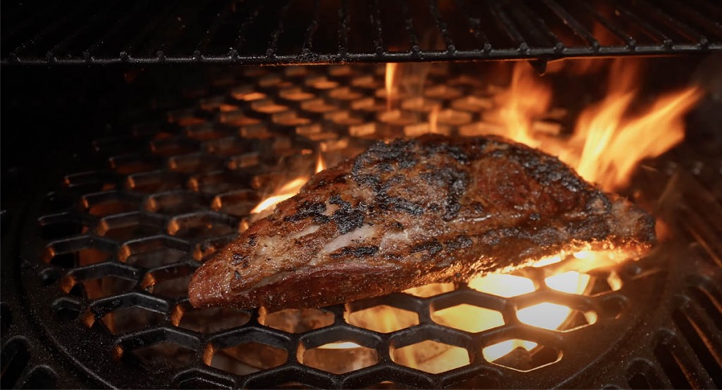 Oklahoma Joe's Rider DLX 1200 searing zone with tri tip steak