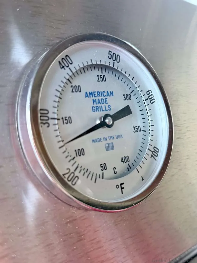 A temperature gauge on the Amarican Made Grills Hybrid Ovation grill reading 250F