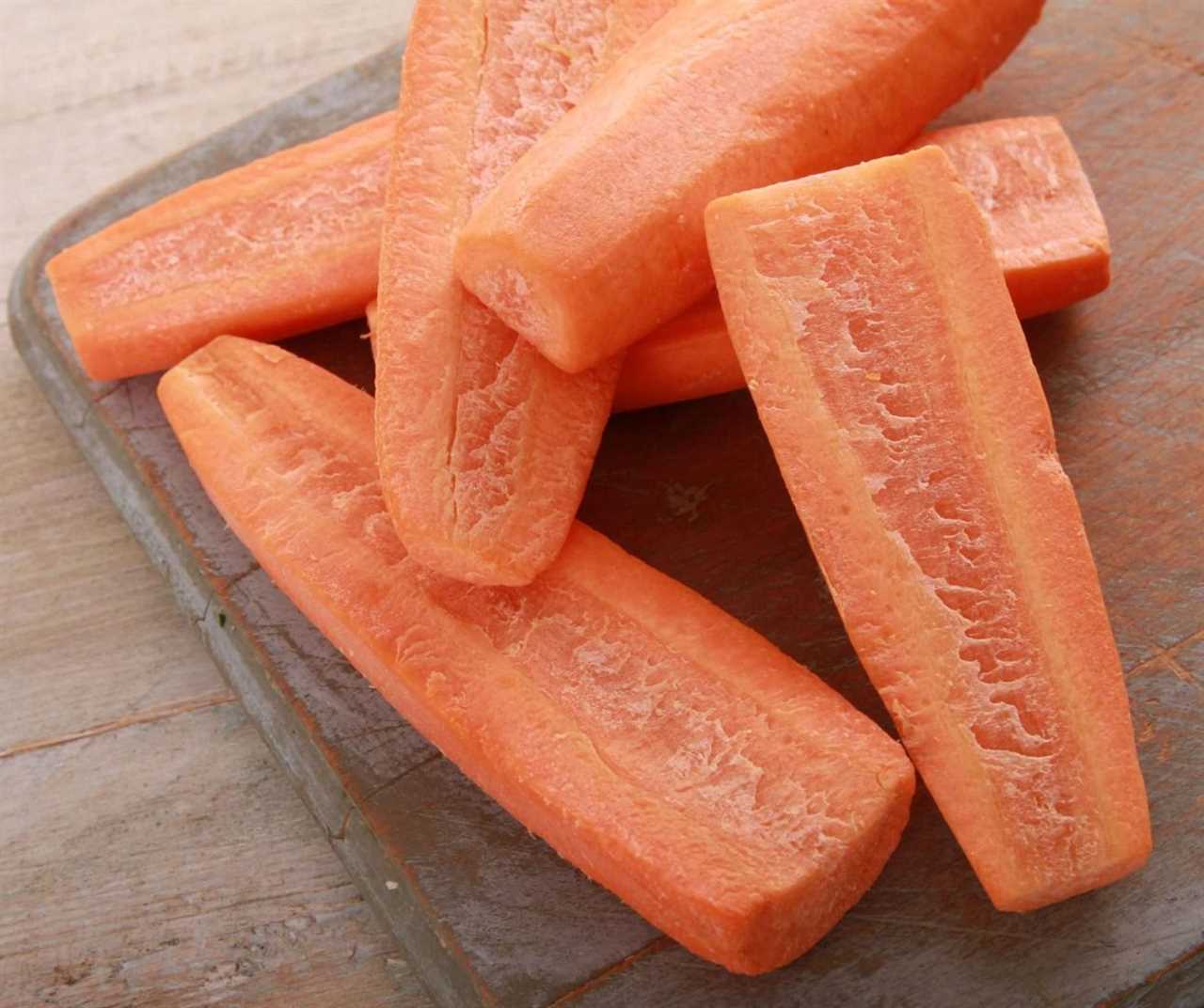 halved-carrots-