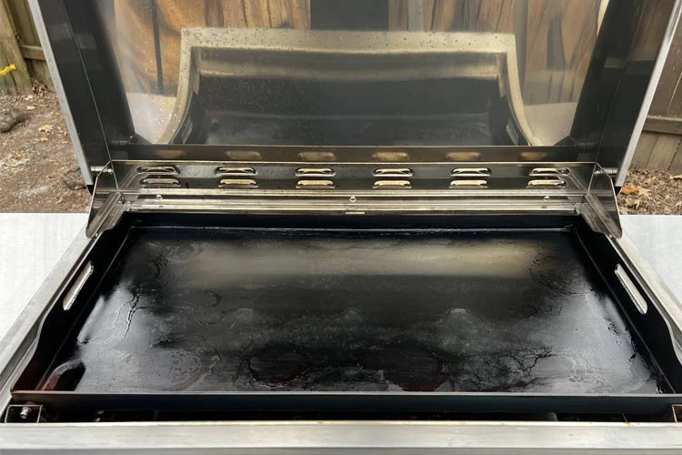 17 Griddle Seasoning Mistakes That Make It Flake, Stick, and Rust