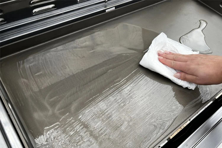 17 Griddle Seasoning Mistakes That Make It Flake, Stick, and Rust