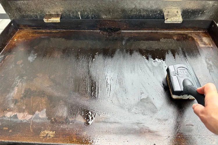 17 Griddle Seasoning Mistakes That Make It Flake, Stick, and Rust